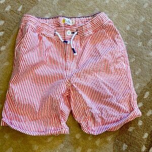 Boys Mini Boden pull on red/ivory seersucker shorts. Size 12Y.
